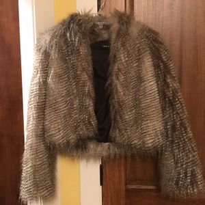 FAUX FUR CROPPED COAT